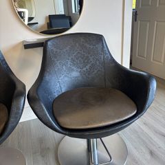 Salon chair
