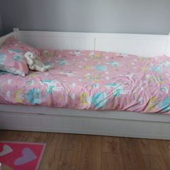 Day bed with trundle bed plus mattresses