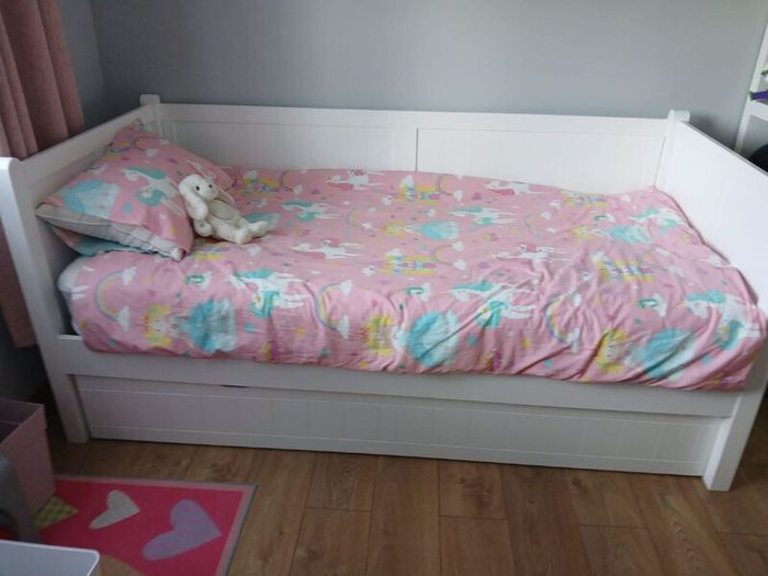 Day bed with trundle bed plus mattresses