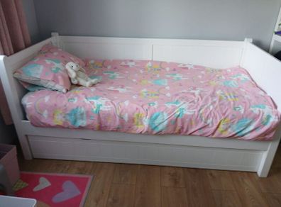 Day bed with trundle bed plus mattresses