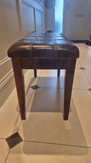 Piano stool