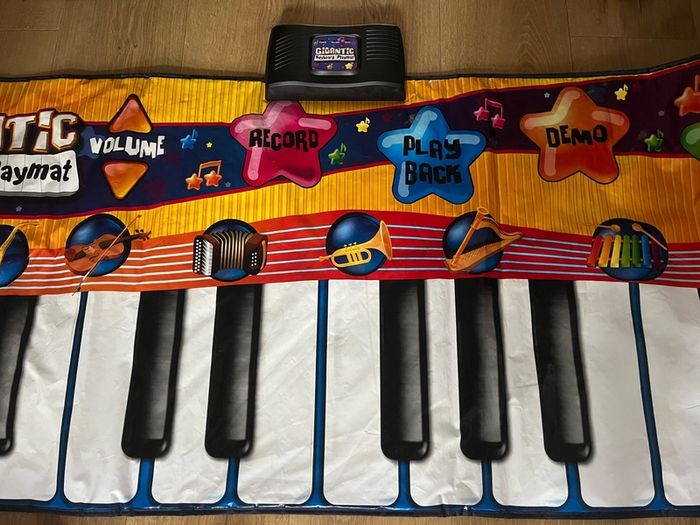 Gigantic keyboard playmat music works perfectly