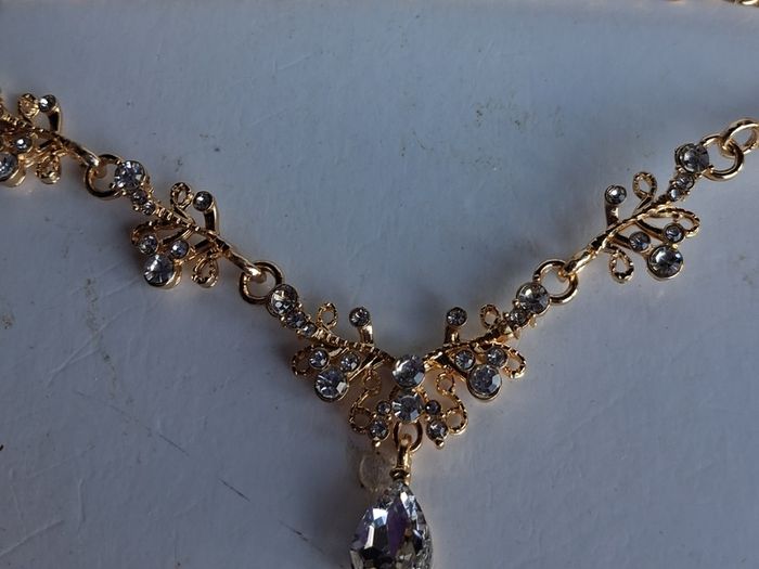 Elegant Gold Delicate Floral & Leaf Filigree Necklace