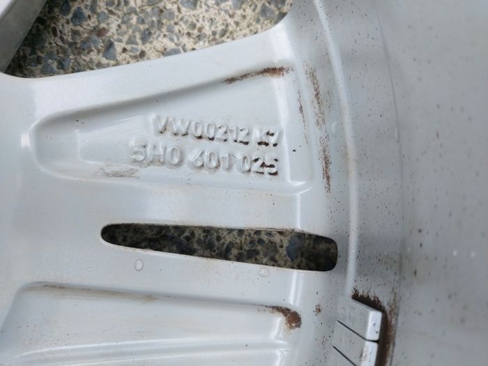 1 x Genuine Volkswagen Golf MK8 16'' Norfolk Alloy Wheel - Delivery