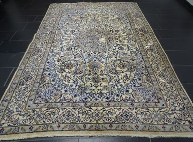 P.ersian Nain Rug with Silk 300x205cm (Nain)