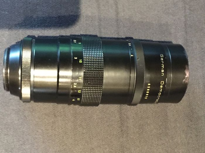 Vintage lens Pentacon 200 mm, f.4. Bokeh monster.