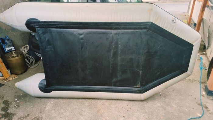 Inflatable dingy