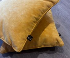 Yellow scatter box cushion