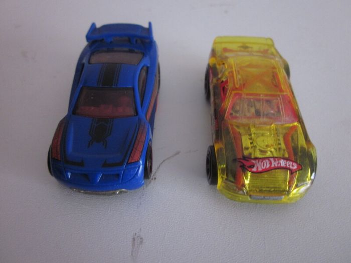 Hot Wheels Spider Man and Stockar Horse Play cars