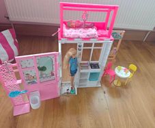 Barbie and portable house