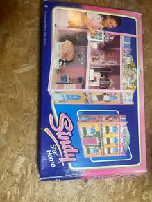 Sindy Star Home. Dollhouse