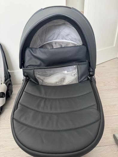 Premium Noordi Fjordi Leather 3-in-1 Pram & Car Seat (Plum) + Car Extras