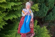 Old vintage statue santon postage possible