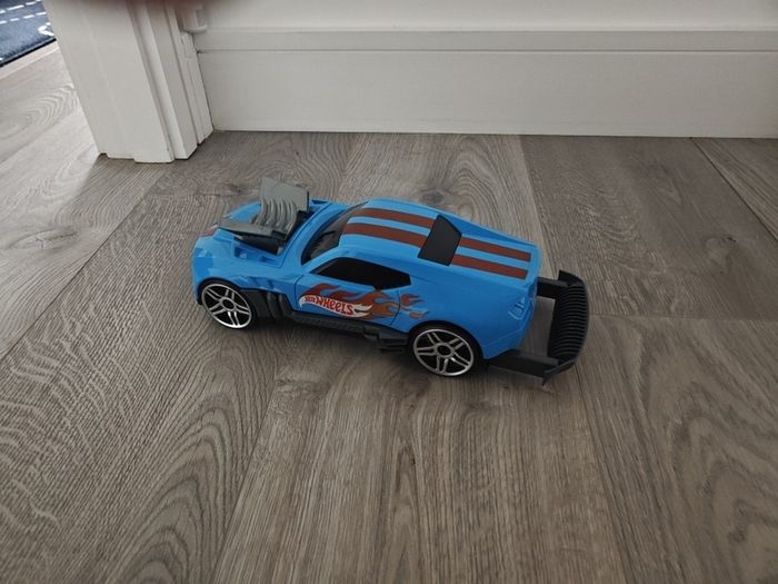 Hot wheels Car for storage with handle for on the go