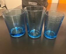 Blue glasses and plates