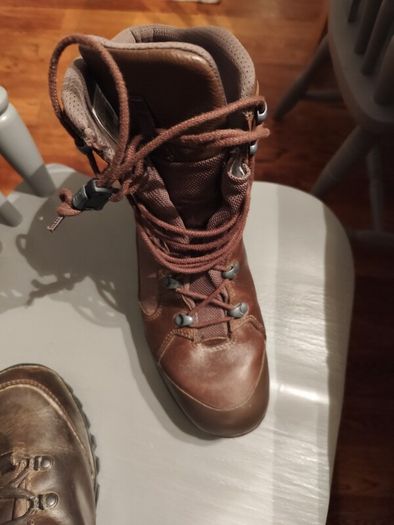 meindl Bhutan hunting hiking boots, there is another pair of meindl in the photos and a pair of Haix size 10, and lastly a pair of Mammut boots size 10, all great boots and in super condition.