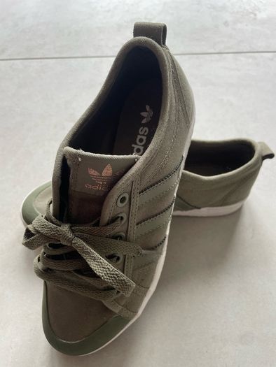 Women Canvas Trainers sneakers Adidas Honey Low Light Olive Green/White size UK 4