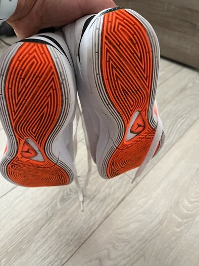 Jordans (uk 5)