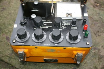 Ohmmeter 18B/095 (the battery should be replaced)