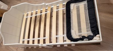 Toddler bed