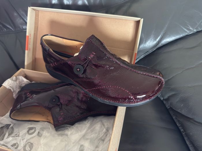 Clarks Burgundy Patent Leather Shoes Size UK 8