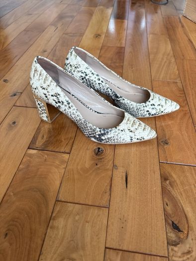 DKNY snake skin effect cream shoe w gold touch on heel