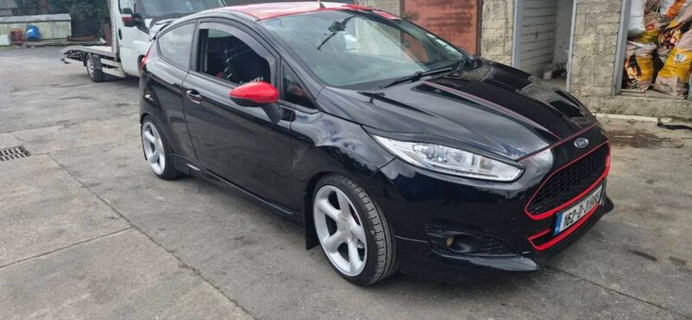 Ford fiesta black edition