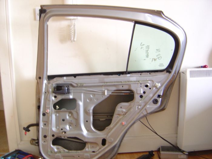 almera -n16 '06  Right Rear silver door in perfect condition!
