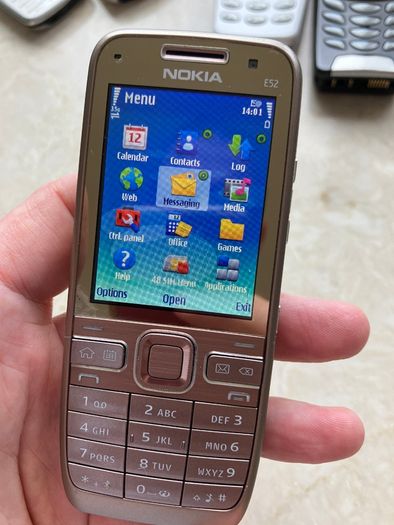Nokia e52 (sim free unlocked)