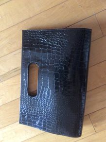 Black clutch