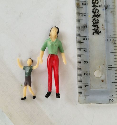 Model Painted Street People Figures ( Hornby Bachmann Microscalextric wargames Scalextric Scenic Lima Carrera Train SCX )