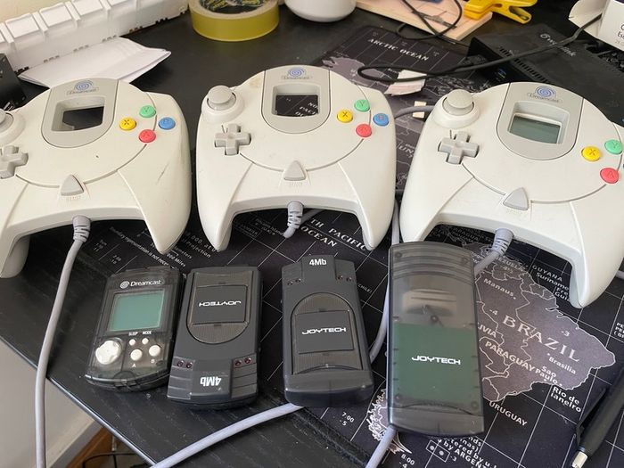 Sega Dreamcast Working w/ 3 Controllers and VMU
