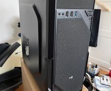 AeroCool VS-1 mid tower case / Used