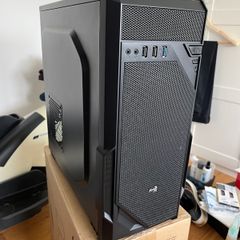 AeroCool VS-1 mid tower case / Used
