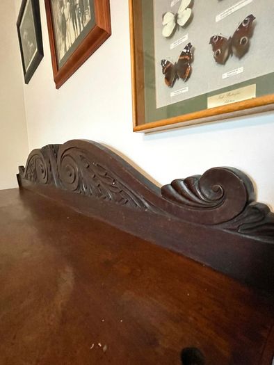Antique Mahogany Veneer Sideboard / Chiffonier