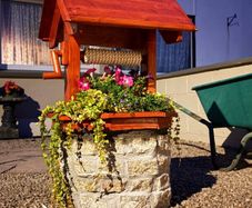 Garden feature, wishing well planter
