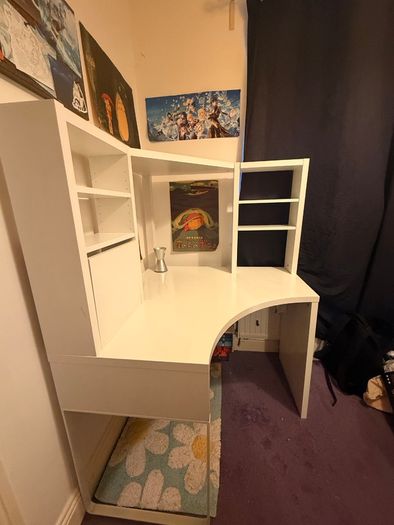 Corner desk with Shelves