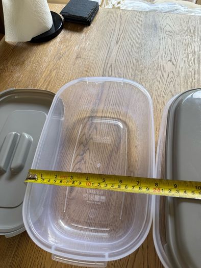 2 large lunch boxes