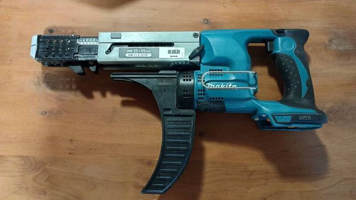 Makita LXT DFR550Z Auto Feed Screwdriver
