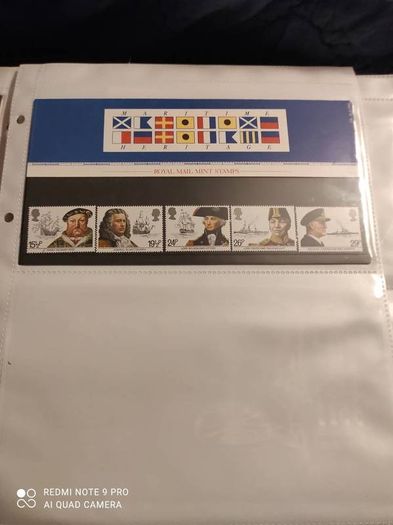 Stamp album UK's Presentation packs x 100