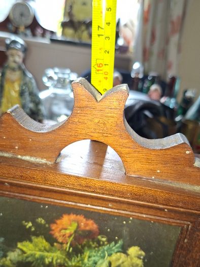Beautiful Old Floral Wooden Wall Mounted Cabinet Key Holder, Postage Available or Collection, Lots more Coins, Notes, Antiques and Collectables including Oil Lamps in my other ads