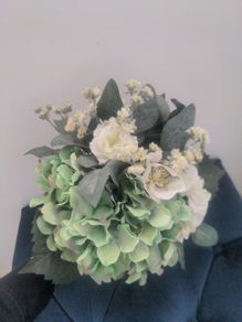 Fake posy of flowers