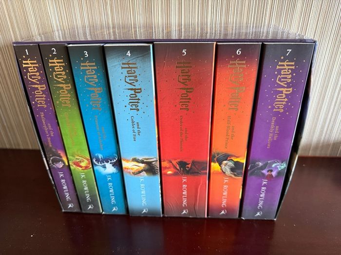 Harry Potter - The Complete Series Box Set. Paperbacks. Bloomsbury.