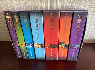 Harry Potter - The Complete Series Box Set. Paperbacks. Bloomsbury.