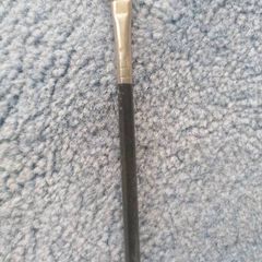 Mac 275 angled eyeshadow brush
