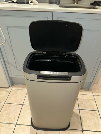 Kitchen bin