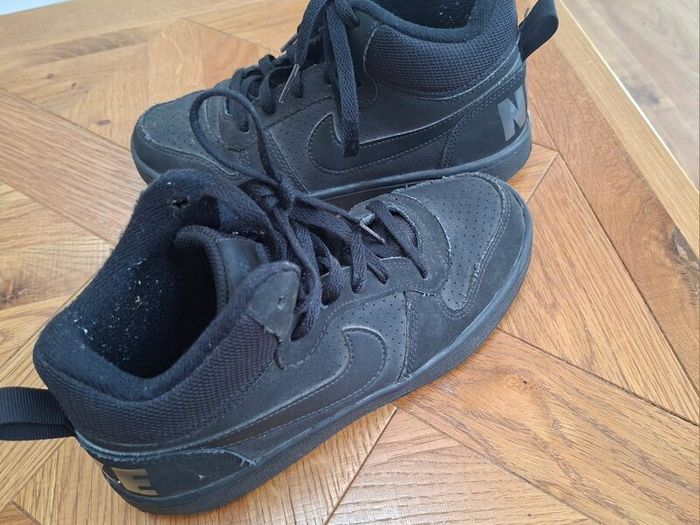 Nike Black Mid top Trainers Sneakers