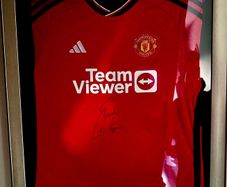 Manchester United signed jersey
