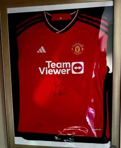 Manchester United signed jersey