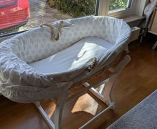 Moses Basket and Stand